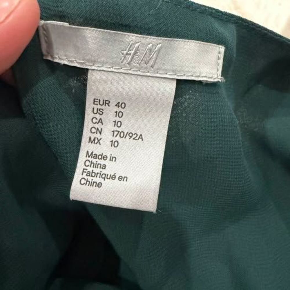 H&M Sleeveless Ruffle Blouse - Picture 2 of 6